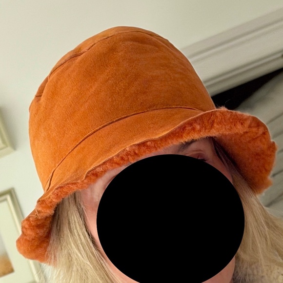 Burberry Sheepskin Shearling Bucket Hat OS Orange main image 9